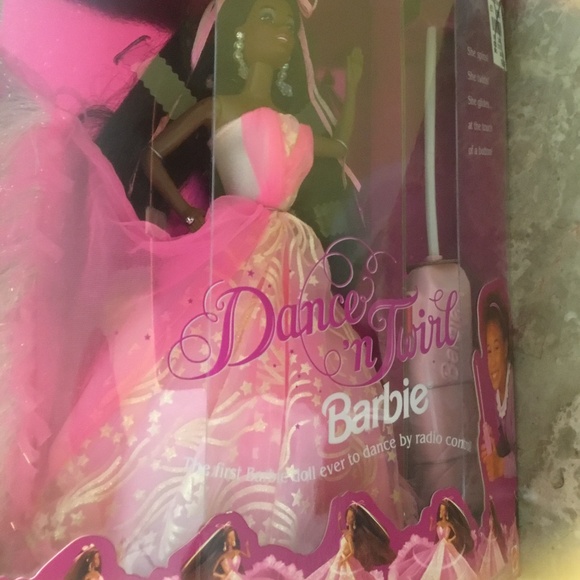 Dance n Twirl Barbie (First Barbie ever to dance by radio control!) - Picture 8 of 16